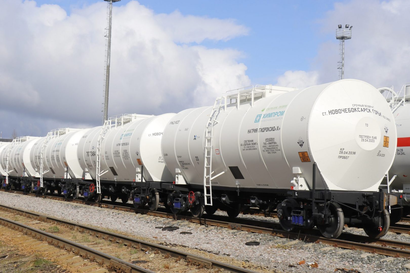 tank-cars-for-chemicals-transport-delivered-to-khimprom