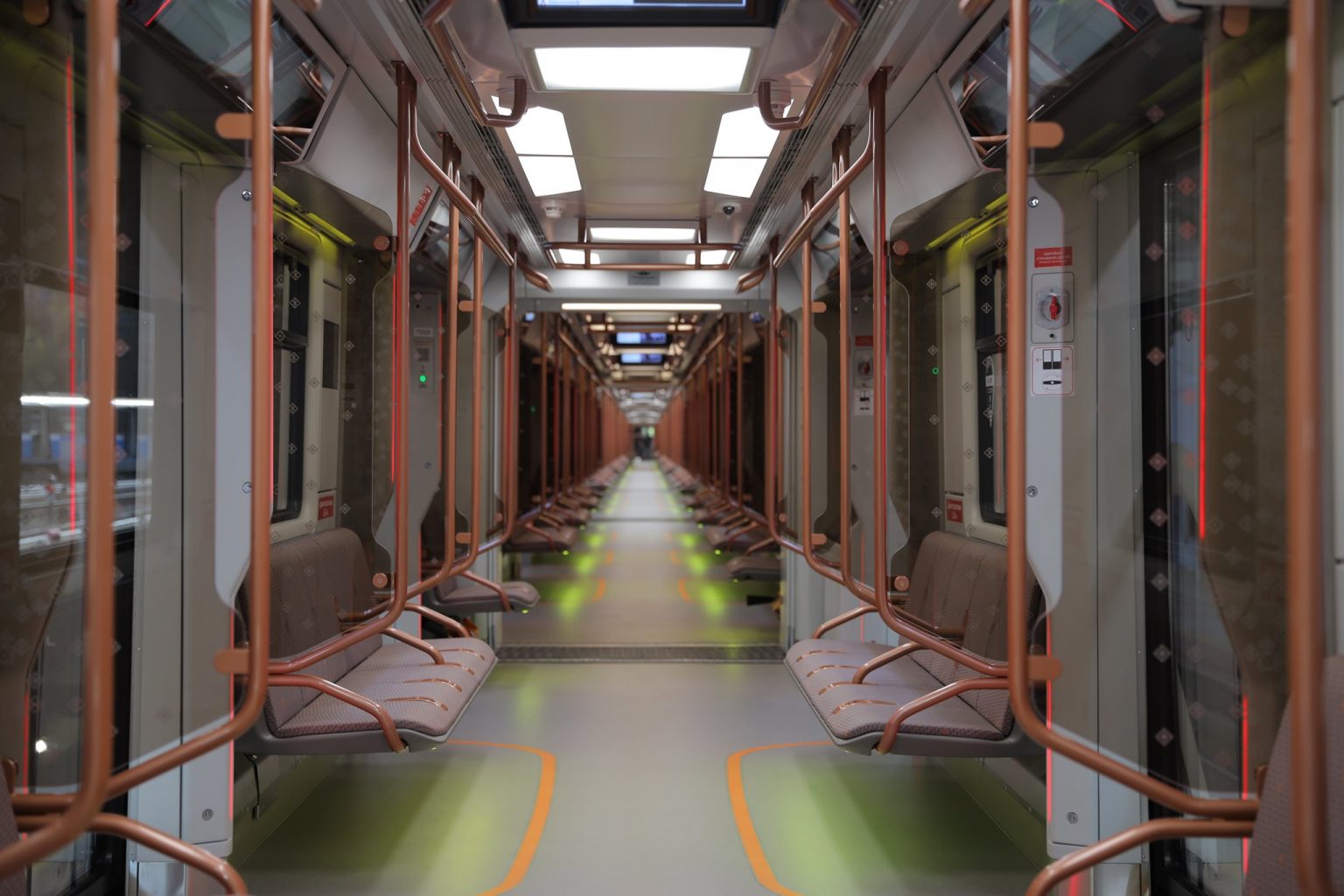 новые вагоны метро внутри