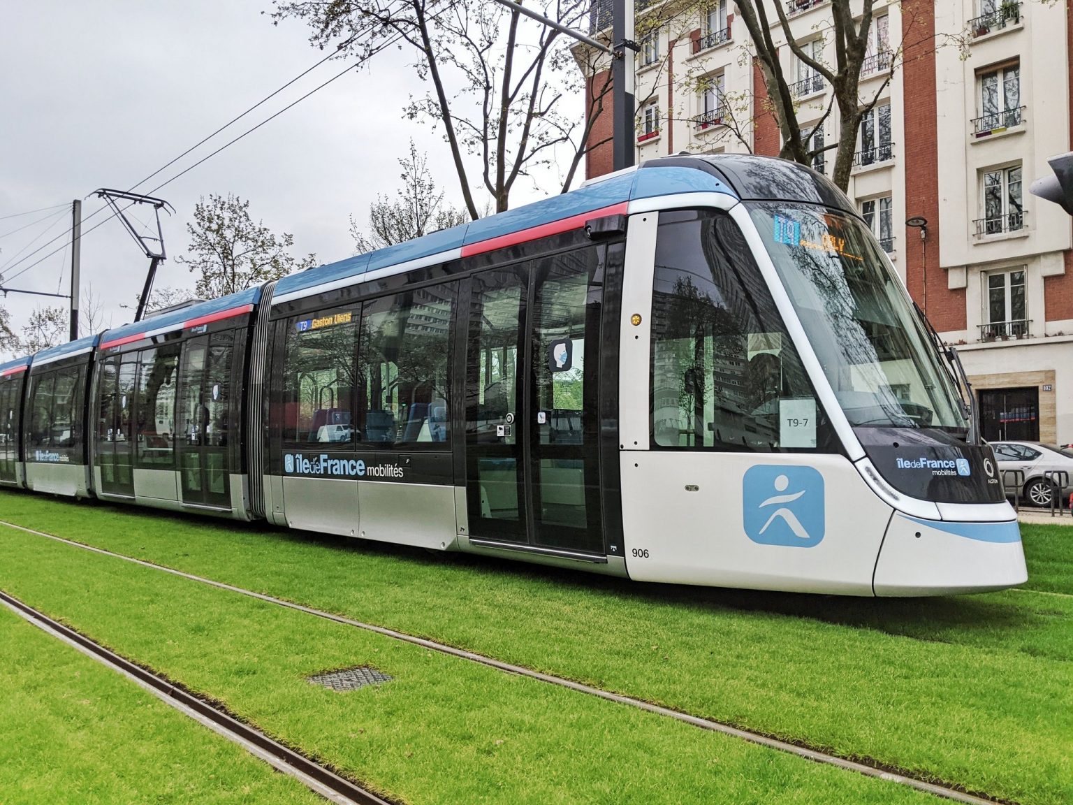 Lumière Tramway Starts Operation On Paris T9 Line