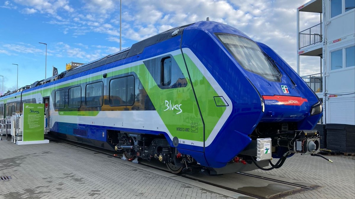 Blues Battery Hybrid Train For Italy Unveiled