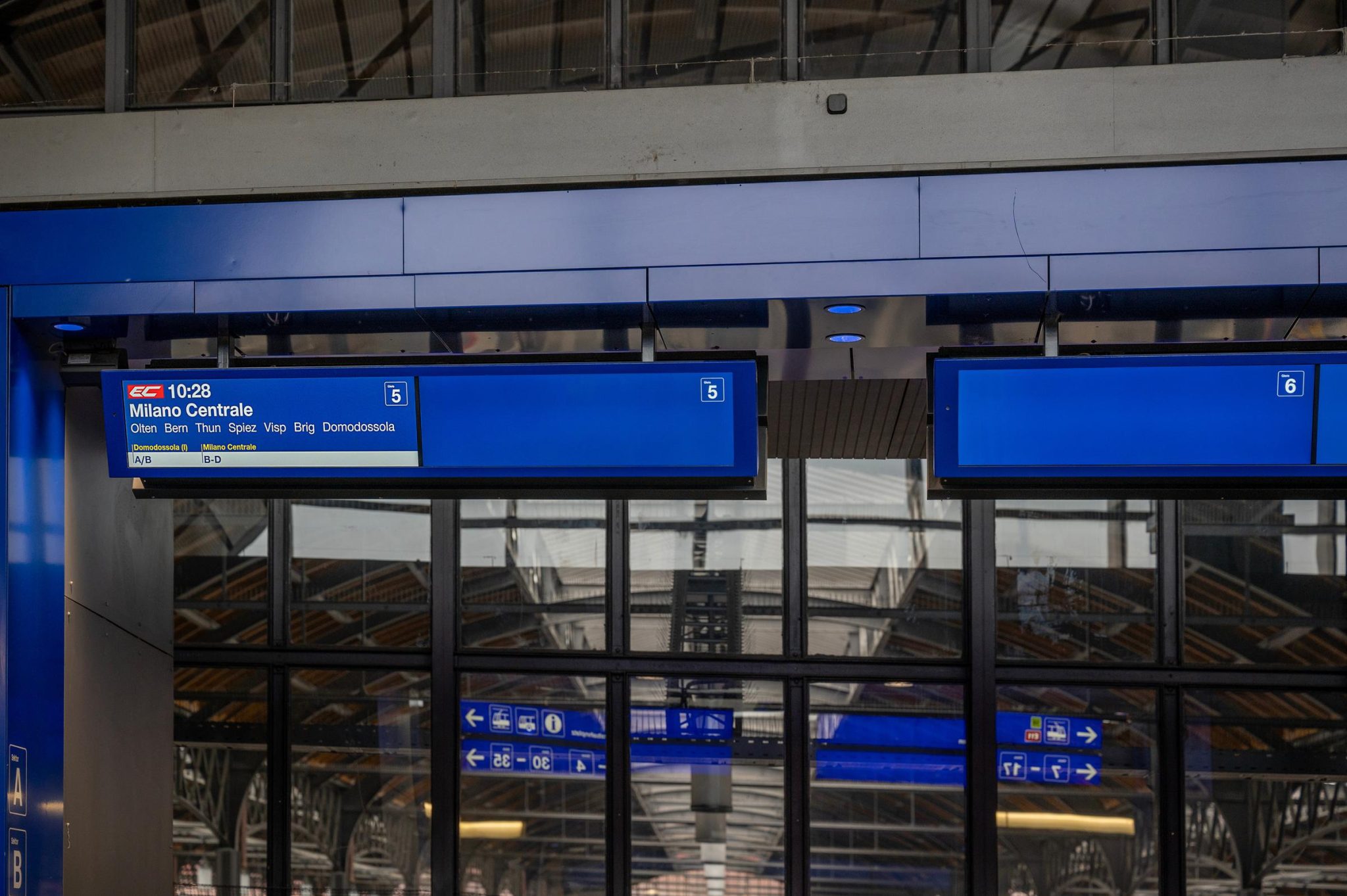 New design for Swiss railway stations information boards