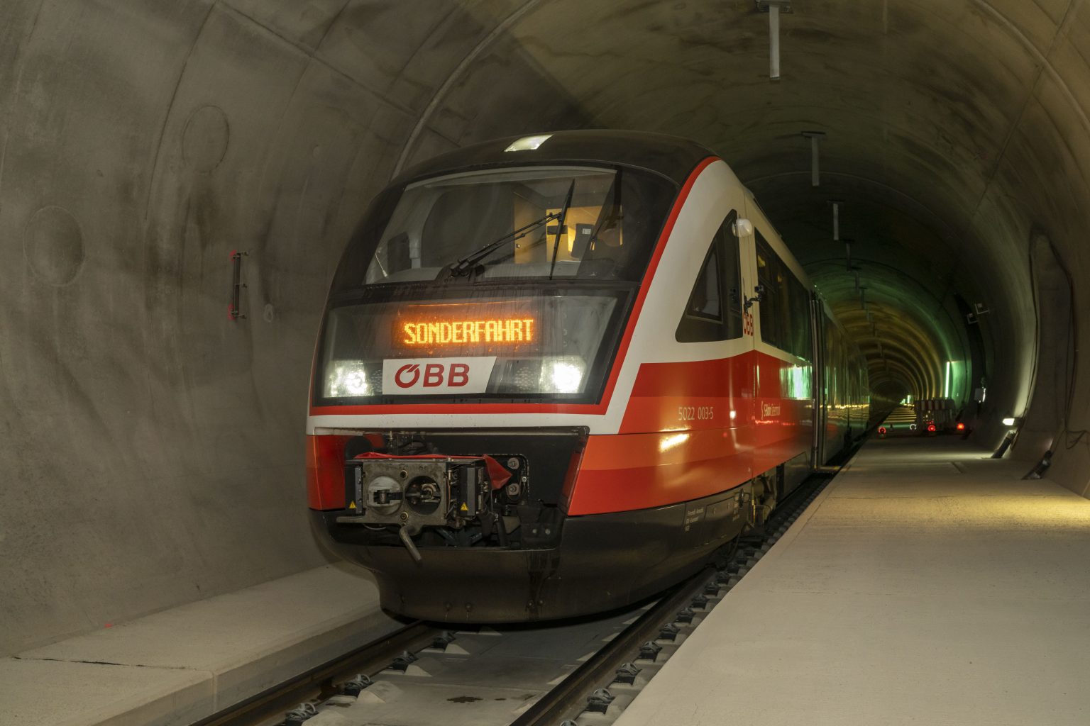 First passenger train crosses Koralm tunnel